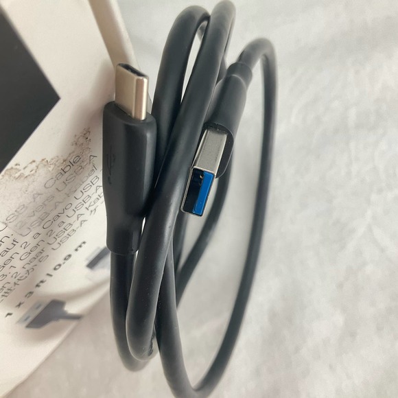 amazonbasics USB-C 3.1 Gen2 to USB-A Cable 1 x 3 ft | 0.9 m , Black - Picture 3 of 3